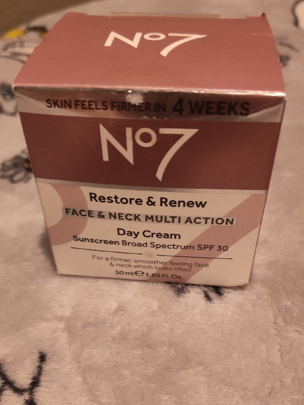 No7 Restore & Renew Day Cream SPF 30 - Rose Pink & White
